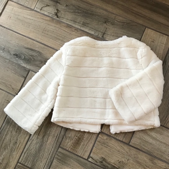 White mink faux fur shrug coat - Picture 3 of 8